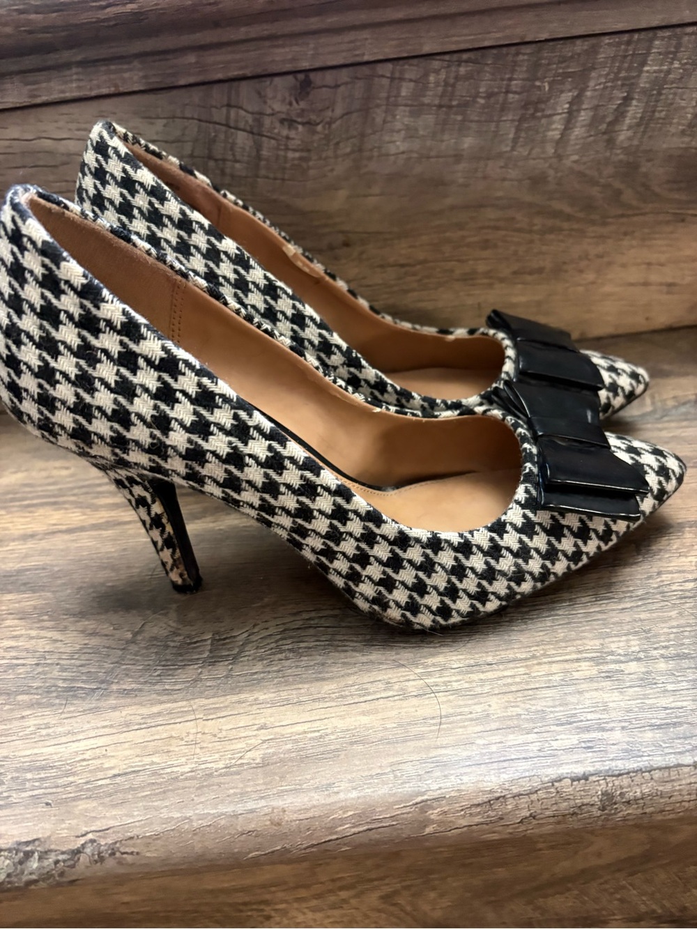 Apt. 9 Black and White Houndstooth Pointed Toe Heels with Black Bow - Picture 4 of 12
